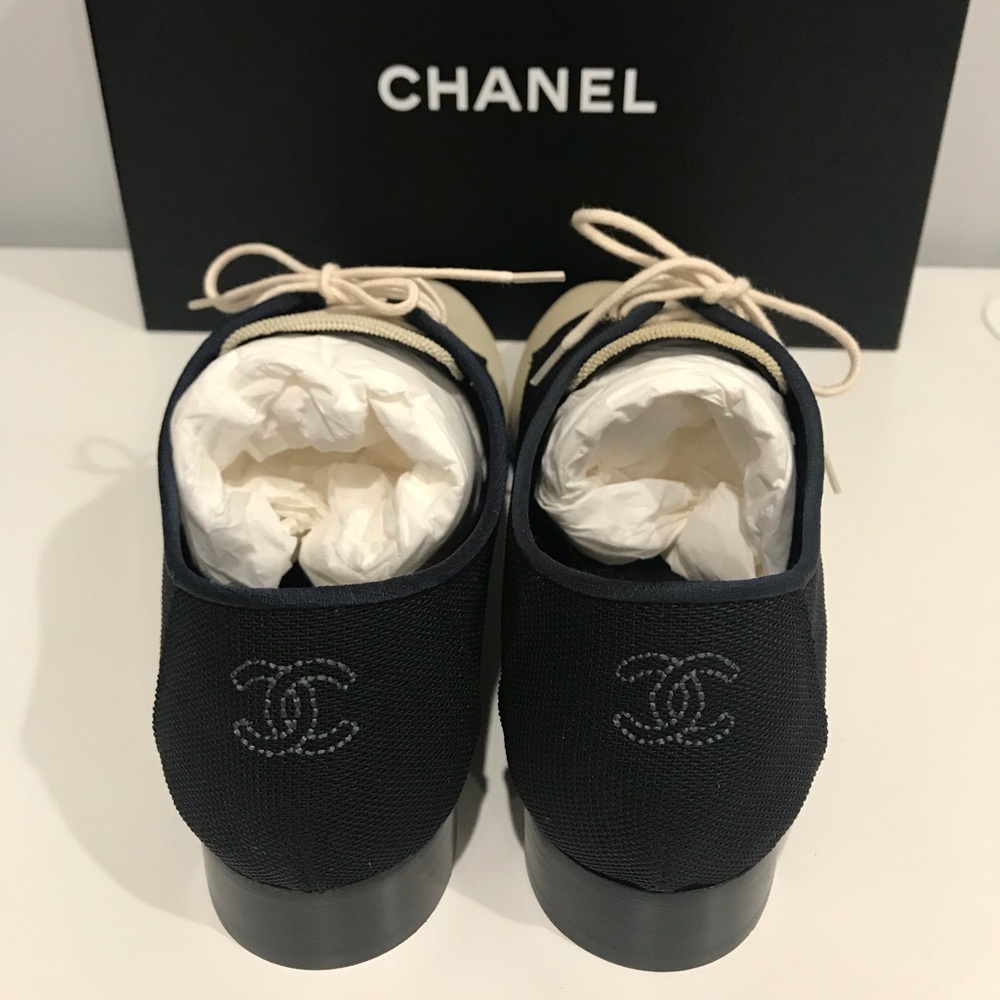 Chanel beige black lace up oxford flats 38 NIB